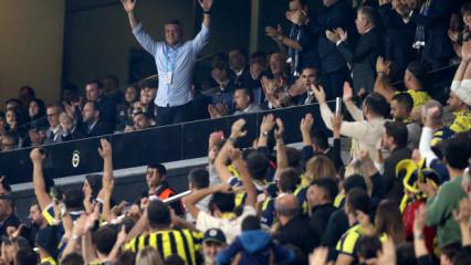 Fenerbahçe tribünlerinden Sadettin Saran'a tam destek!