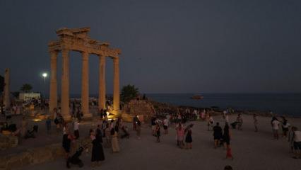  Bakan Ersoy duyurdu: Antalya, ziyaretçi̇ sayısında cumhuriyet tarihi rekoru kırdı