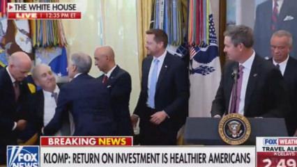 Beyaz Saray'da korku dolu anlar! Fenalık geçiren kişiye ilk müdahaleyi Dr. Öz yaptı