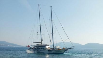 Bodrum'da yelkenli karaya oturdu