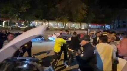 Burdur'da kaza yapan sürücülerin tekme ve yumruklu kavgası