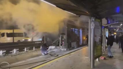 Edirnekapı'da metrobüsün motor kısmında çıkan yangın söndürüldü