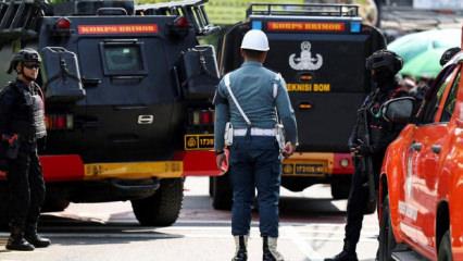 Endonezya'da camide cuma namazı sırasında patlama: 54 yaralı