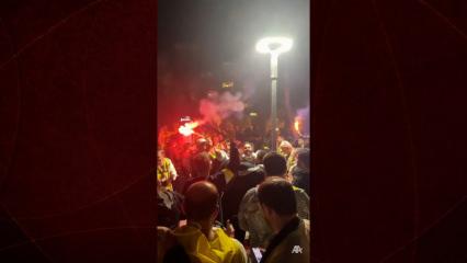 Fenerbahçeli taraftarlar, Galatasaray'ın mağlubiyetini kutladı