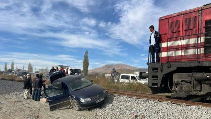 Hemzemin geçitten geçmeye çalışan otomobile lokomotif çarptı