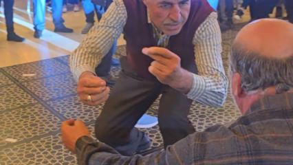 İhtiyar delikanlılar düğünde şov yaptı