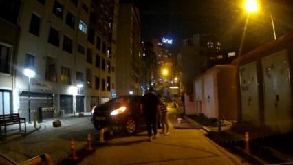 Kağıthane&rsquo;de ters y&ouml;ne giren ara&ccedil; s&uuml;r&uuml;c&uuml;s&uuml; bariyerlerde asılı kaldı