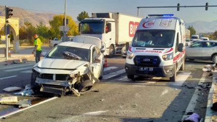Malatya'da iki otomobil çarpıştı: Yaralılar var