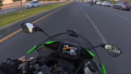 Motosiklet sürücüsü şehir içinde öyle bir hıza çıktı ki kazaya ramak kaldı!