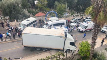 Muğla’da kamyon ile midibüs çarpıştı: 22’si öğrenci, 23 kişi yaralandı