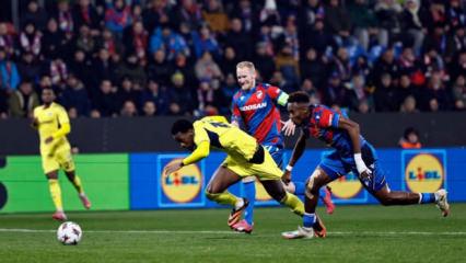 Plzen'de skandal karar! Duran'ı indirdiler, penaltı verilmedi