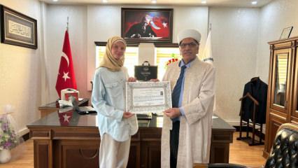 Polonyalı gazeteci Türkiye'de Müslüman oldu, Ayşe ismini aldı!