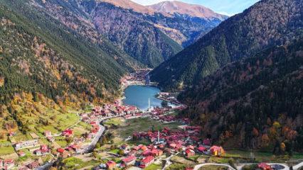 Sonbaharın en görkemli yansıması: Uzungöl renk paletine dönüştü!      