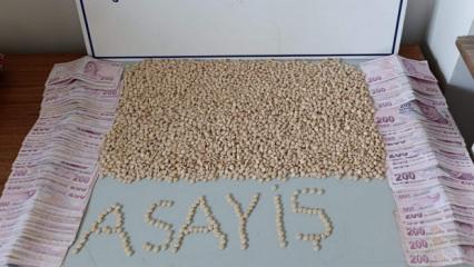 Şüphe üzerine durdurulan araçta 5 bin 526 adet uyuşturucu ecza ele geçirildi