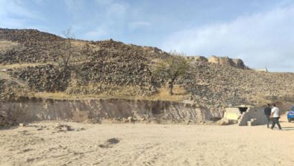 Yer altı şehrinde define arayan 2 zanlı yakalandı