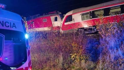 2 yolcu treni çarpıştı! Çok sayıda yaralı var