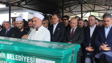 AK Parti S&ouml;zc&uuml;s&uuml; &Ccedil;elik, dayısının cenaze t&ouml;renine katıldı