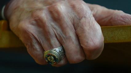 Bahçeli'nin rozeti ve yüzüğü yine dikkat çekti