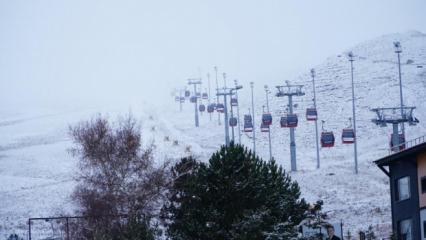 Erciyes'te yoğun kar yağışı! Beyaza büründü! 