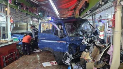 Güney Kore'de 'can pazarı' Araç çarşıya dalınca olanlar oldu! 