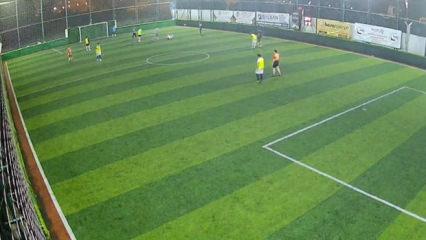 Halı sahada dili boğazına kaçan adamı arkadaşlarının müdahalesi kurtardı