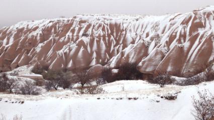 İki mevsim tek karede buluştu! Kapadokya’dan masalsı manzaralar