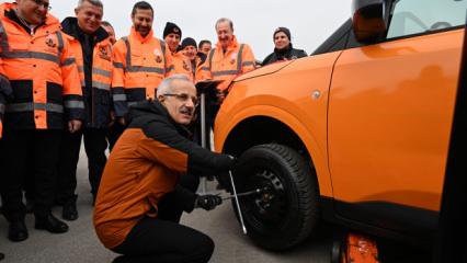 Kış lastiği uygulaması başlıyor, Bakan Uraloğlu duyurdu! S&uuml;re arttı, 5 ay zorunlu olacak..