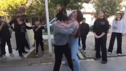 Ortaokulda saç saça kavga! Tezahürat yapıp o anları kaydettiler 