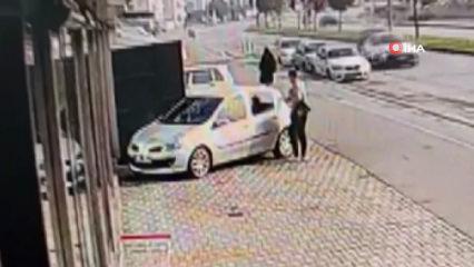 Park halindeki aracı çizip hiçbir şey olmamış gibi yoluna devam etti