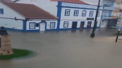 Portekiz'de sel felaketi! Ölüler var