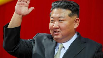 Premier Lig Kuzey Kore'ye geliyor: Spiker lideri övmek zorunda