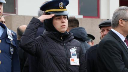 Şehit ağabeyinin cenazesini, asker selamıyla karşıladı