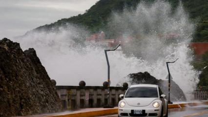Tayvan'da Fung-wong Süper Tayfunu alarmı! 