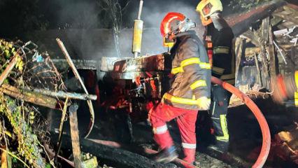 Yıldırım isabet eden 2 ara&ccedil; k&uuml;le d&ouml;nd&uuml;