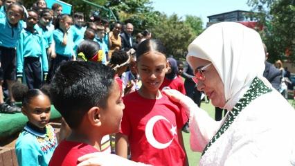 Emine Erdoğan, Güney Afrika'da Uluslararası Maarif Okulu'nu ziyaret etti