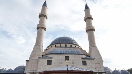 Bakan Ersoy: Bulgaristan'da külliyesi olan tek cami