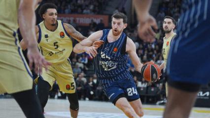 Anadolu Efes, Barcelona'yı 1 sayıyla yıktı