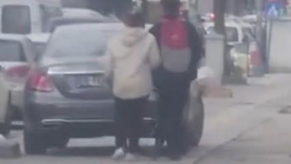 Aracını kaldırımdaki engelli yoluna park etti: Verilen ceza ödül gibi!