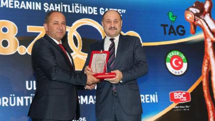 Başkan Gülpınar’a “Yılın En Şeffaf Belediye Başkanı” ödülü