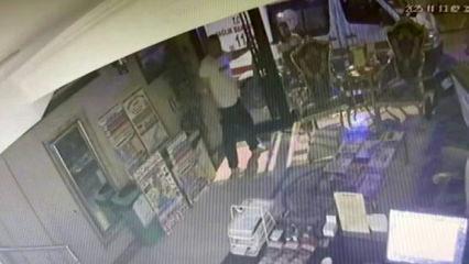 Böcek ailesi otelde kilitli kalmış! O anlar ortaya çıktı: Kapıyı açmaya çalışmışlar