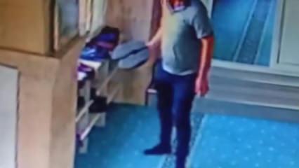 Camide ayakkabıları tek tek inceleyen hırsız gözüne kestirdiğini çalıp uzaklaştı
