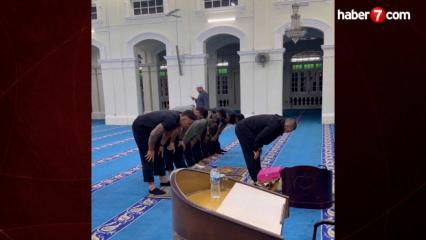 Efsane sporcu Khabib Nurmagomedov, cemaate namaz kıldırdı