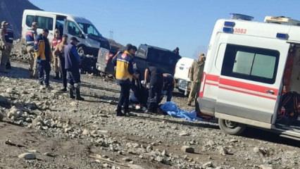 El freni &ccedil;ekilmeden park edilen kamyonet, baraj g&ouml;l&uuml;ne d&uuml;şt&uuml;; 1 &ouml;l&uuml;