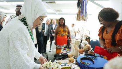 Emine Erdoğan'dan G&uuml;ney Afrika'da Yunus Emre Enstit&uuml;s&uuml;ne ziyaret