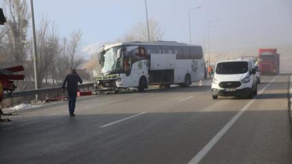 Erzurum'da yolcu otobüsü ile tır çarpıştı: Kazada 11 kişi yaralandı