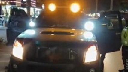 Hem ceza yedi hem ehliyetinden oldu! &Ccedil;akarlı araca ibretlik ceza