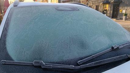 Kars eksi 13'ü gördü: Araç camları buz tuttu