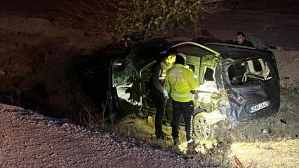 Konya'da hafif ticari ara&ccedil; devrildi: 1 &ouml;l&uuml;, 3 yaralı