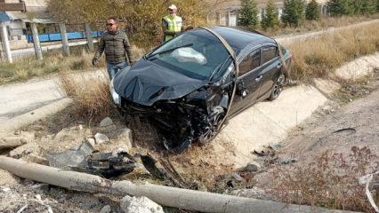 Otomobil yoldan &ccedil;ıktı! Yaralı var