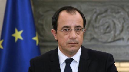 Rum liderden ter&ouml;r &ouml;rg&uuml;t&uuml; EOKA'ya &ouml;vg&uuml;! A&ccedil;ılışı kendi elleriyle yaptı